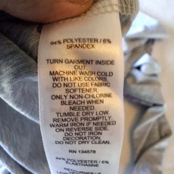 Vineyard Vines Performance Shirt Mens Small Sharks Tee Graphic Adult Baseball - Picture 11 of 11